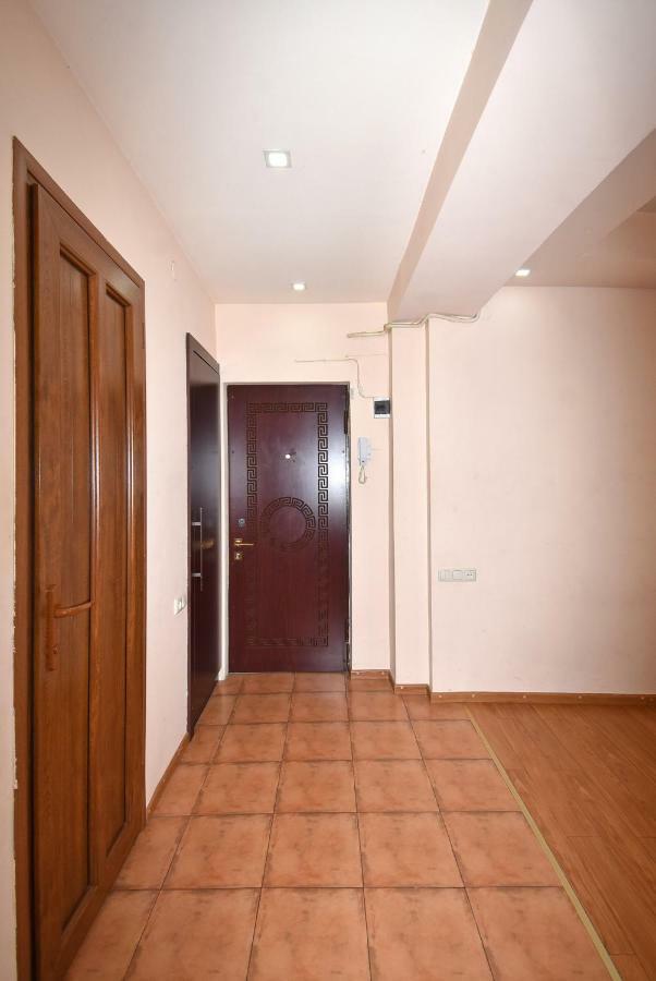 Apartments In Center Of Yerevan,Koghbatsi 1A Street Bagian luar foto