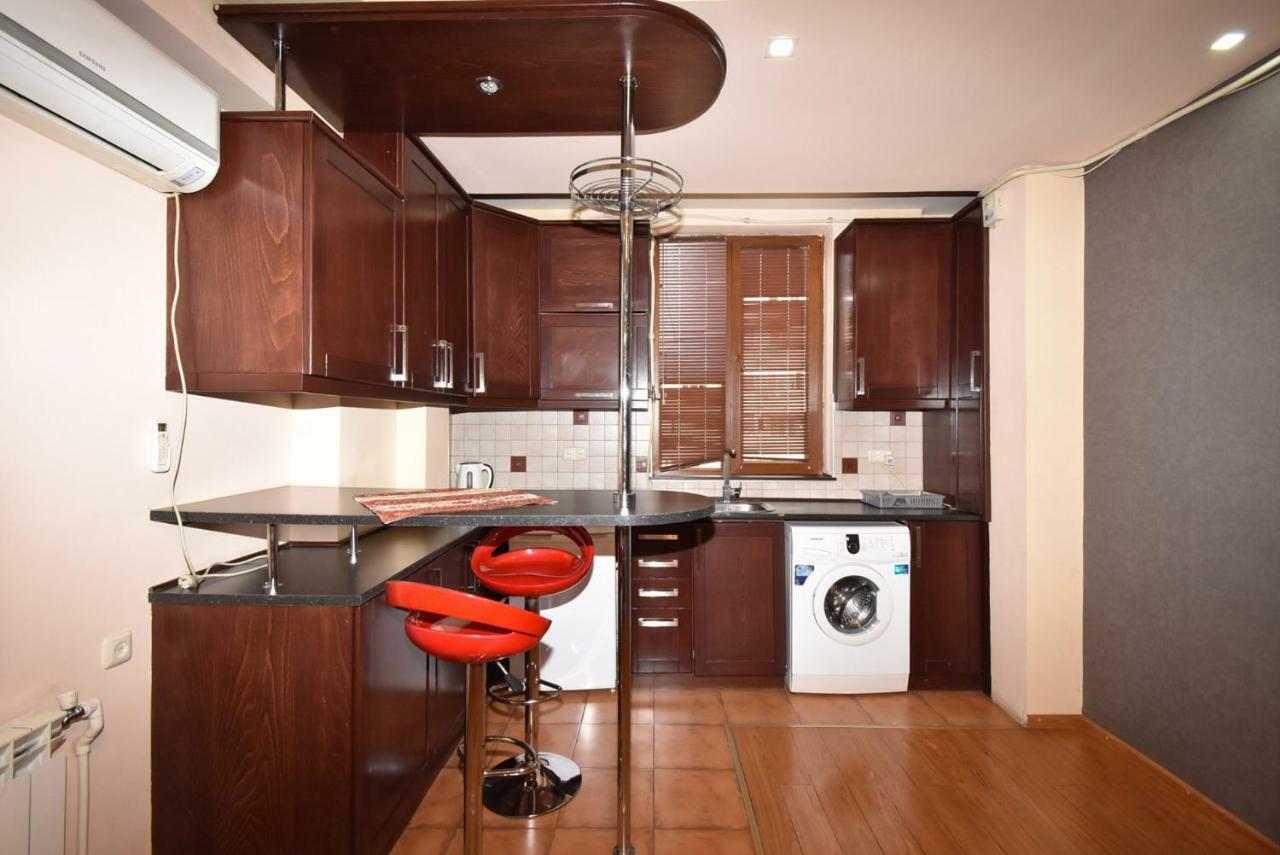 Apartments In Center Of Yerevan,Koghbatsi 1A Street Bagian luar foto