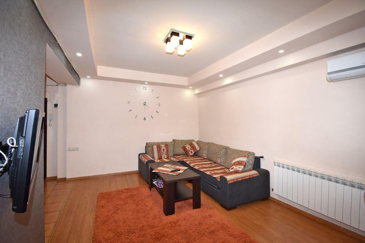 Apartments In Center Of Yerevan,Koghbatsi 1A Street Bagian luar foto
