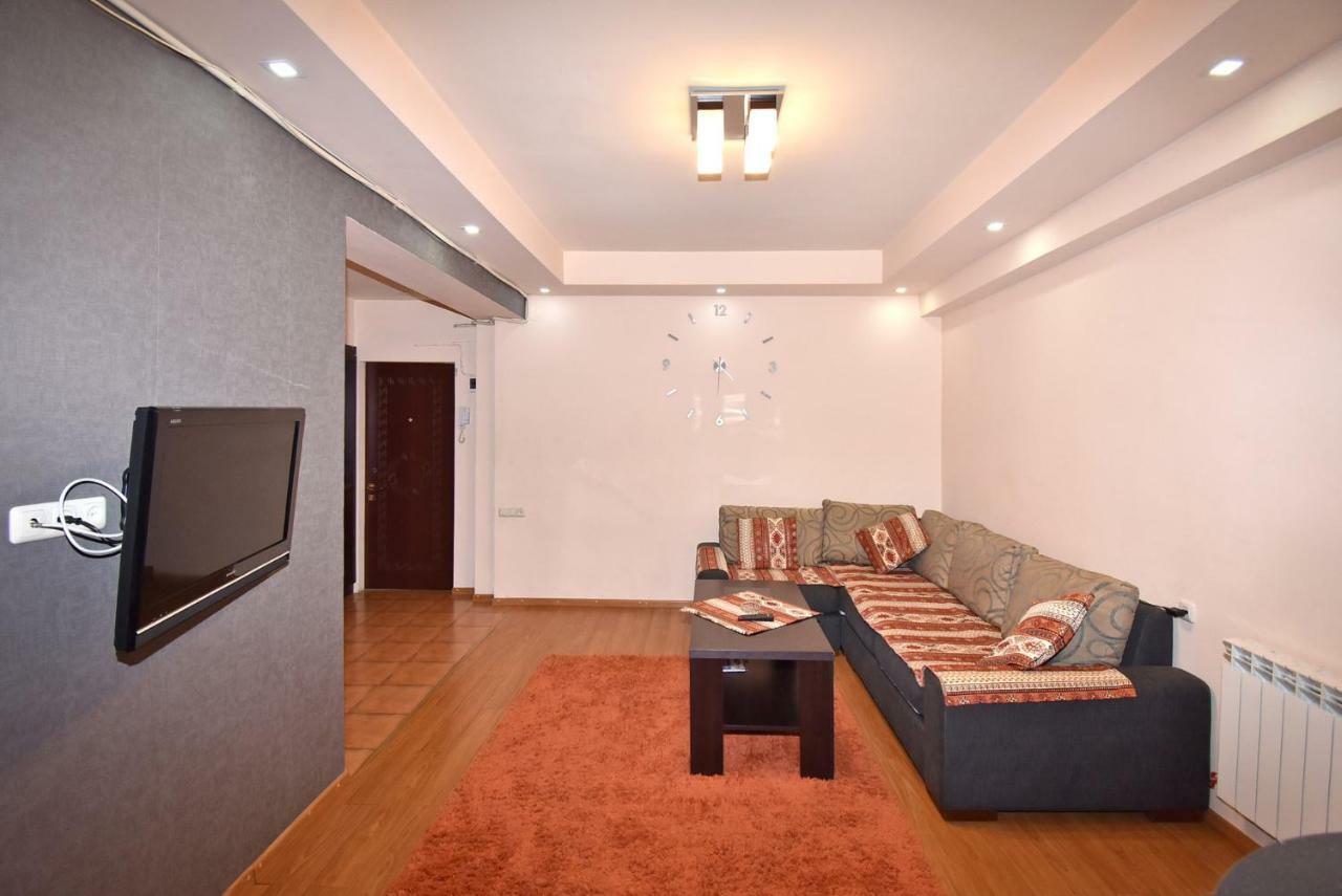 Apartments In Center Of Yerevan,Koghbatsi 1A Street Bagian luar foto