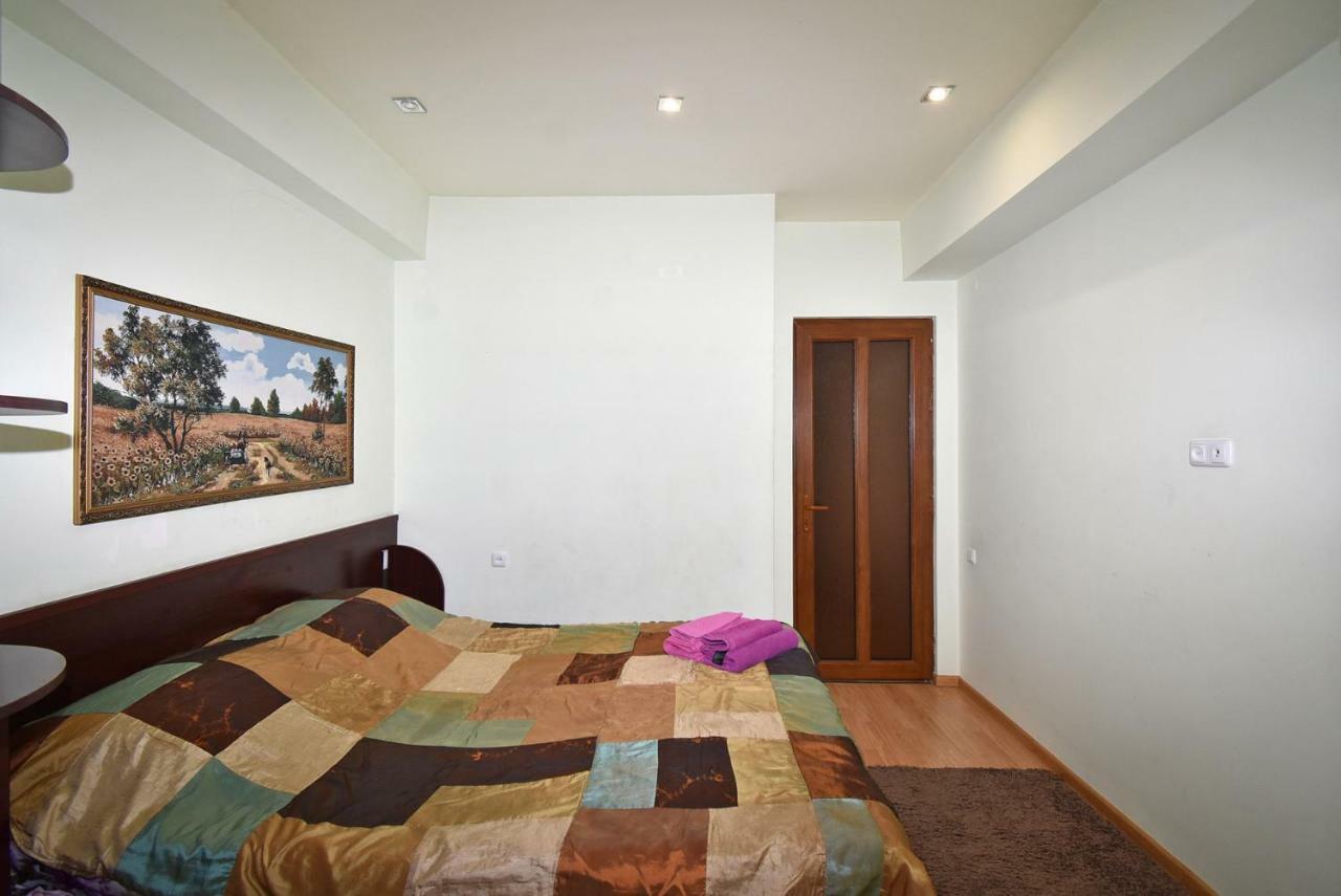 Apartments In Center Of Yerevan,Koghbatsi 1A Street Bagian luar foto
