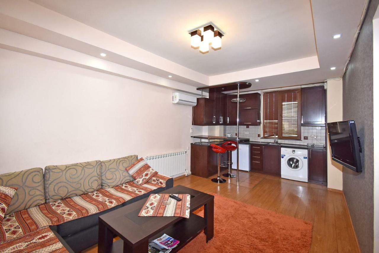 Apartments In Center Of Yerevan,Koghbatsi 1A Street Bagian luar foto