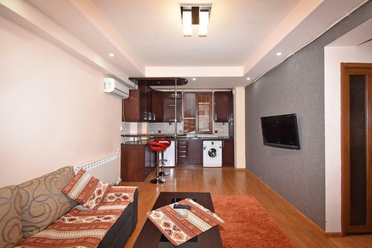 Apartments In Center Of Yerevan,Koghbatsi 1A Street Bagian luar foto